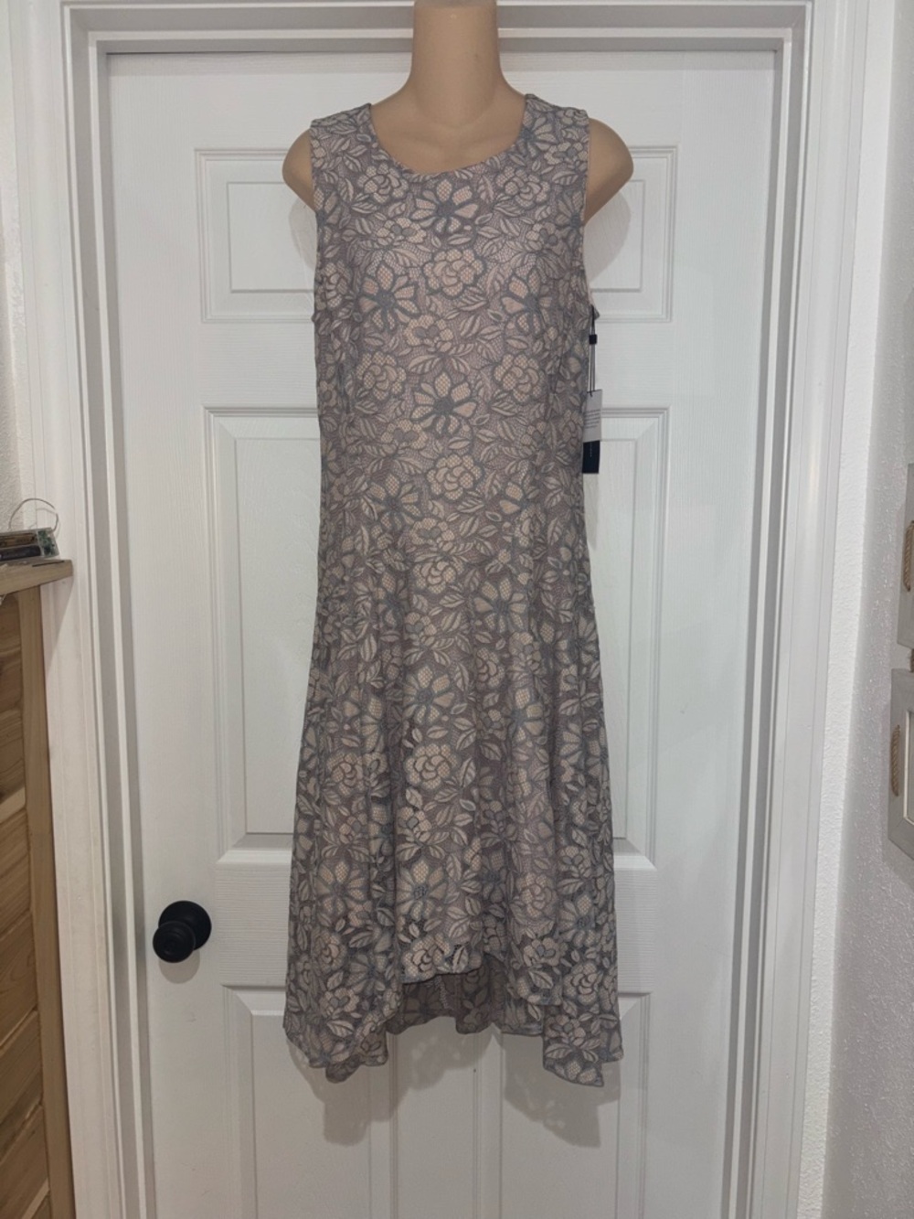 Brand new Tommy Hilfiger Taupe Floral Lace Sleeveless Midi Dress